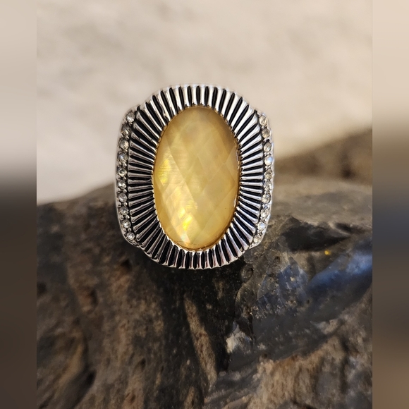NWOT Lia Sophia "Beautify" Kiam Yellow cut crystal Silver Ring - Size 8 - Picture 2 of 5